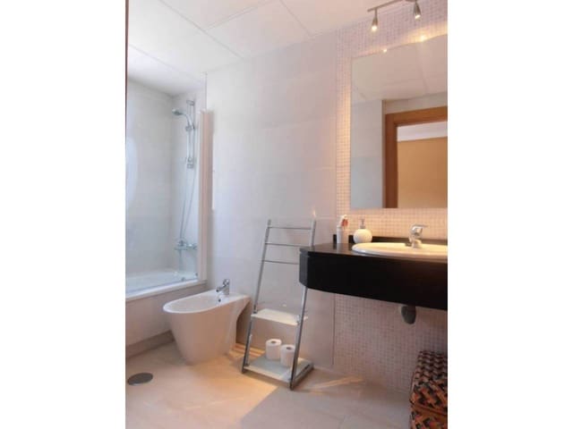 3 bedroom Flat for rent in Almuñécar with pool garage - € 1,000 (Ref: 6912993)