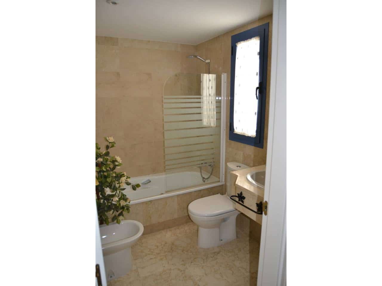 2 soveværelse Lejlighed til leje i Almunecar med swimmingpool garage - € 960 (Ref: 7314900)