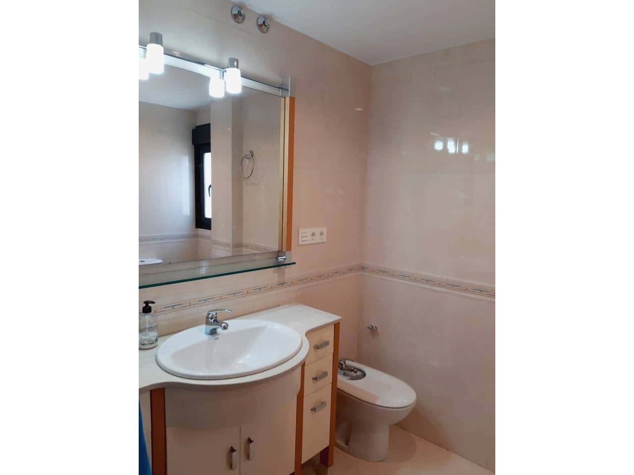 Ático de 2 habitaciones en Granada ciudad en alquiler con garaje - 950 € (Ref: 7725244)