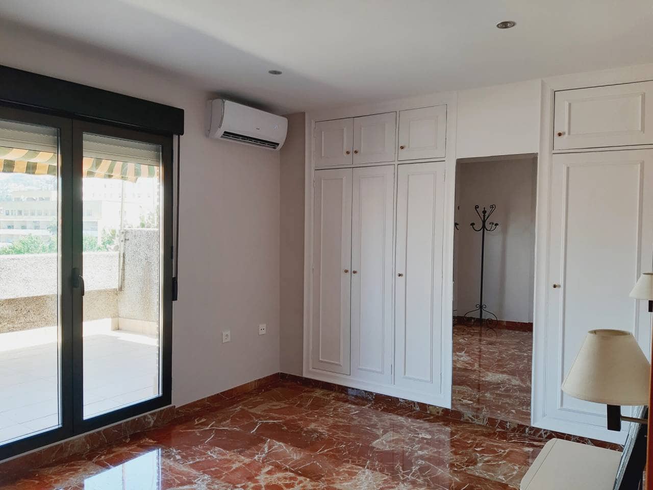 Ático de 2 habitaciones en Granada ciudad en alquiler con garaje - 950 € (Ref: 7725244)