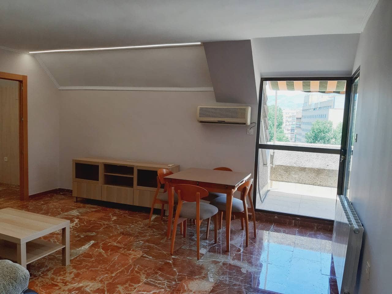 Ático de 2 habitaciones en Granada ciudad en alquiler con garaje - 950 € (Ref: 7725244)