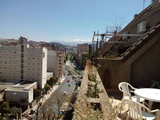 Ático de 2 habitaciones en Granada ciudad en alquiler con garaje - 950 € (Ref: 7725244)