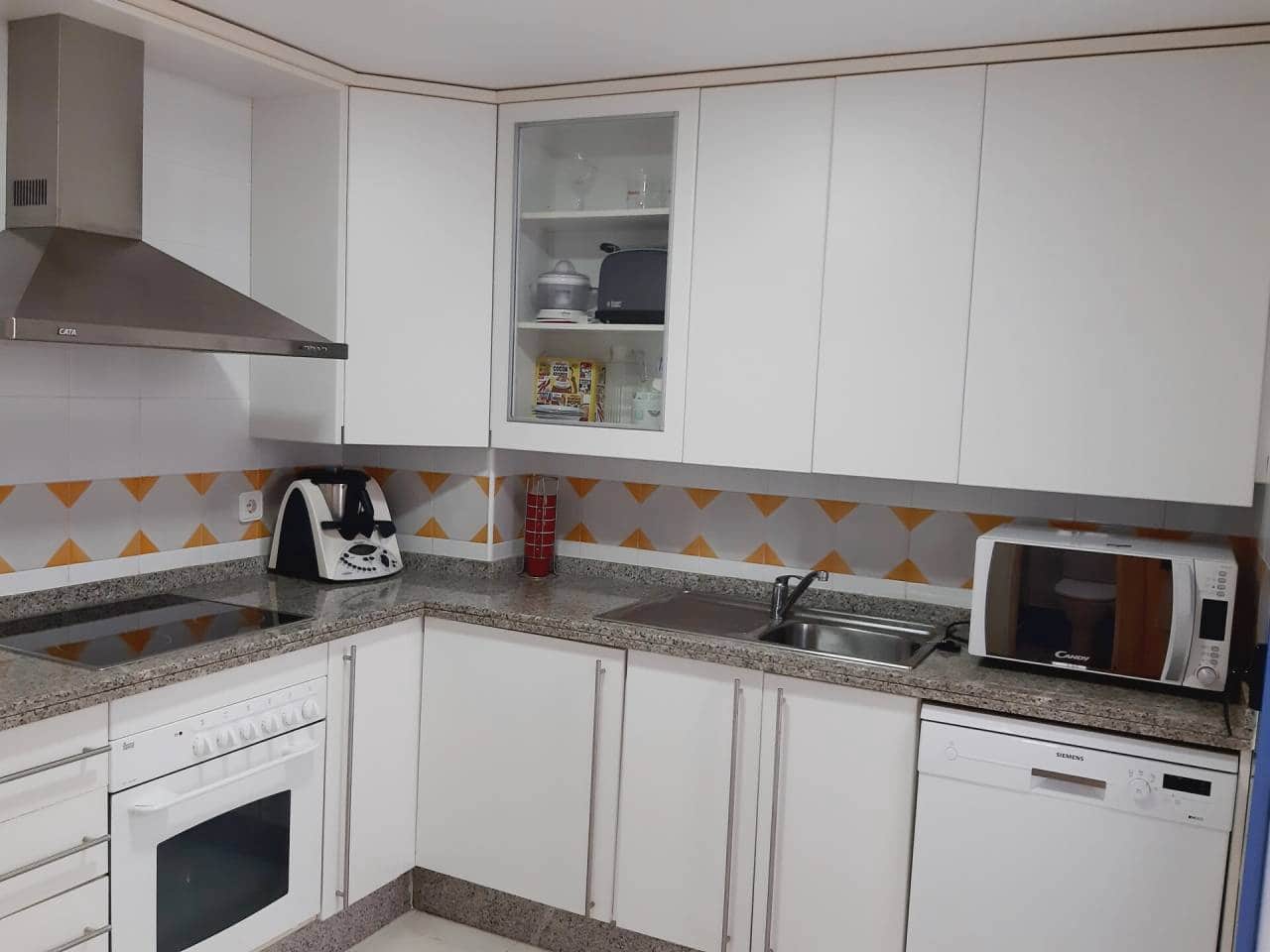 2 bedroom Apartment for rent in Almunecar with pool garage - € 800 (Ref: 7778924)