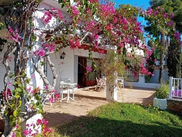   3 soveværelse   ferieVilla i Almuñécar med   swimmingpool  garage  - € 1.200 (Ref: 8123441)