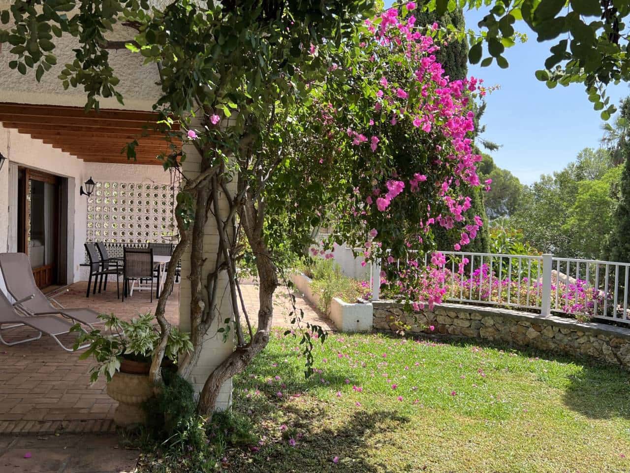   3 soveværelse   ferieVilla i Almunecar   med   swimmingpool  garage  - € 1.200 (Ref: 8123441)