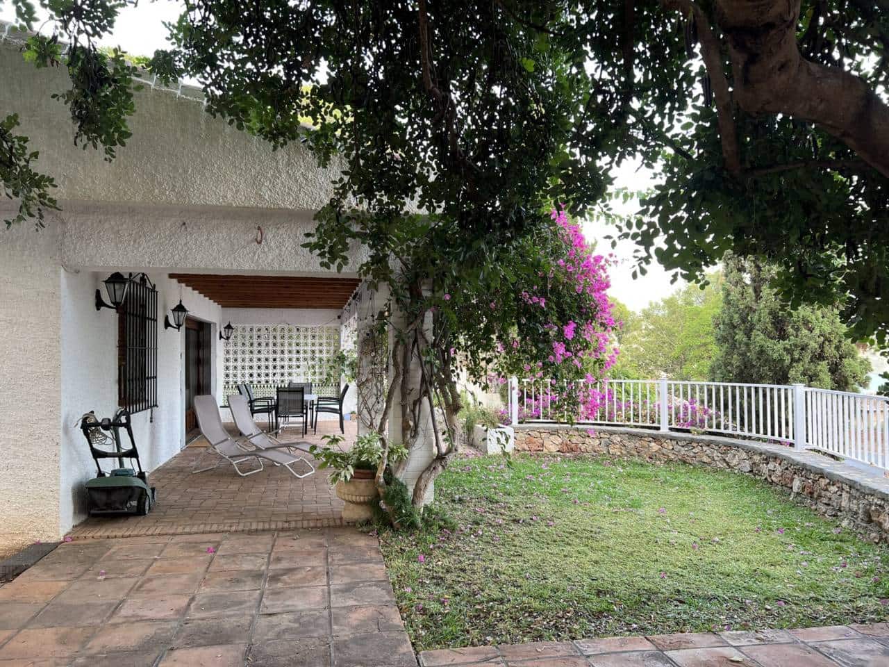   3 soveværelse   ferieVilla i Almunecar   med   swimmingpool  garage  - € 1.200 (Ref: 8123441)
