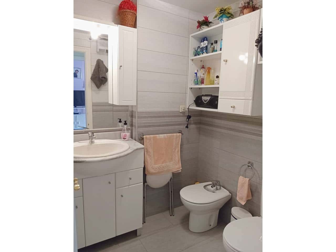 2 soveværelse Lejlighed til leje i Almunecar med swimmingpool - € 700 (Ref: 8594576)