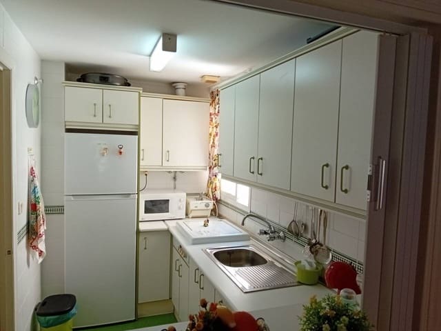 2 bedroom Apartment for rent in Almuñécar with pool - € 700 (Ref: 8594576)