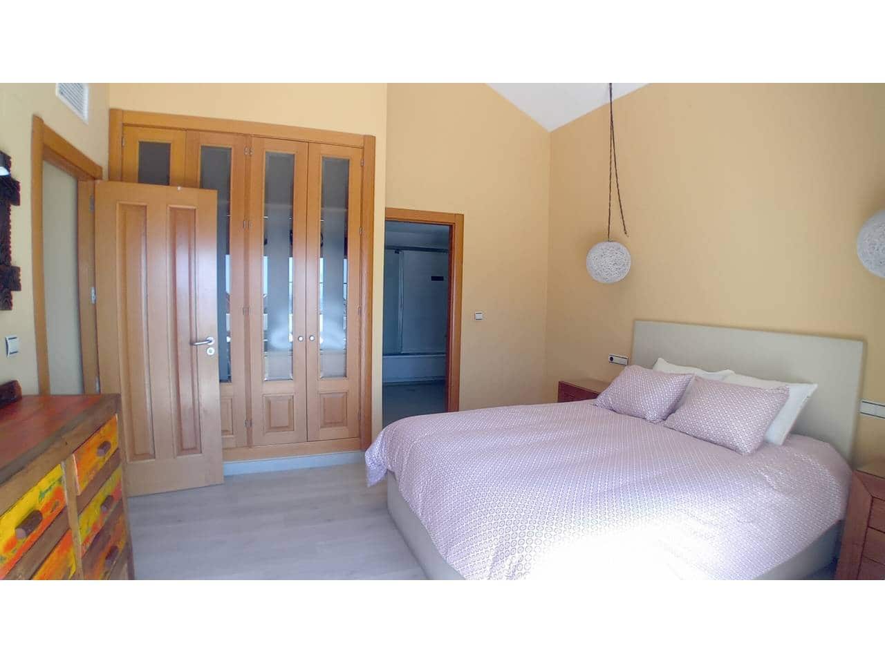 3 bedroom Penthouse for holiday rental in Taramay with pool garage - € 600 (Ref: 9790063)