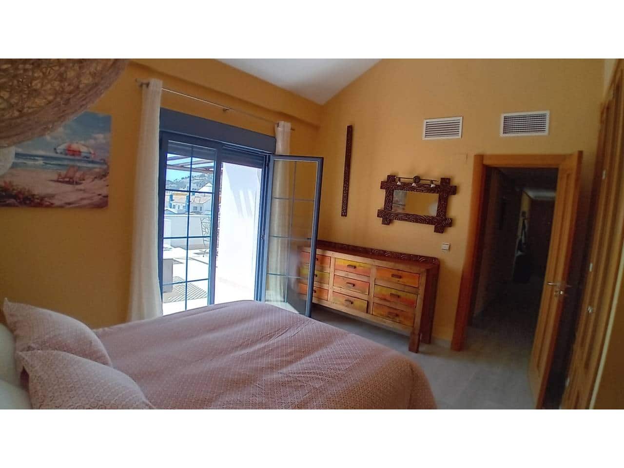 3 bedroom Penthouse for holiday rental in Taramay with pool garage - € 600 (Ref: 9790063)