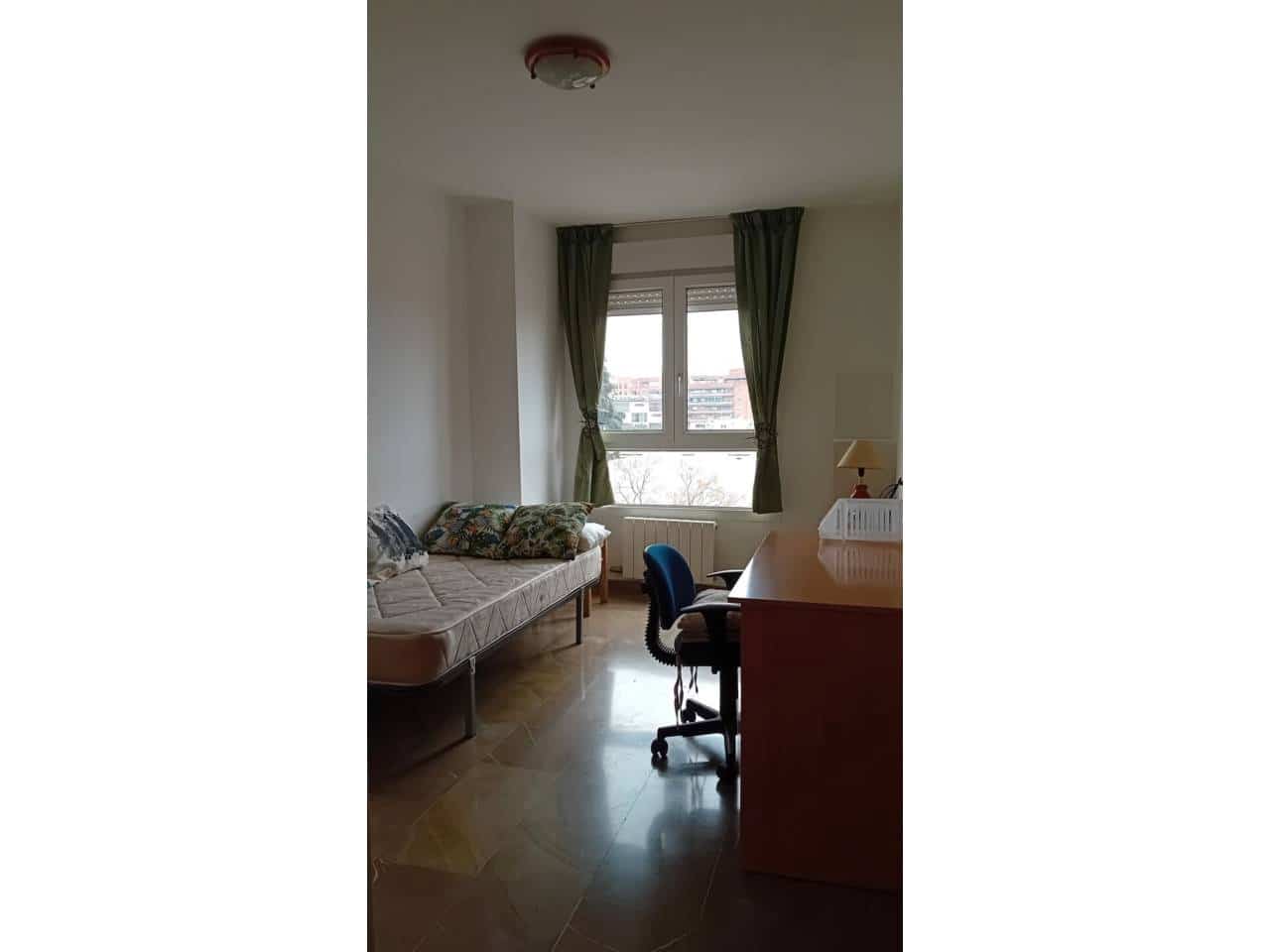 3 quarto Apartamento para arrendar em Granada cidade com piscina garagem - 1 000 € (Ref: 9819764)