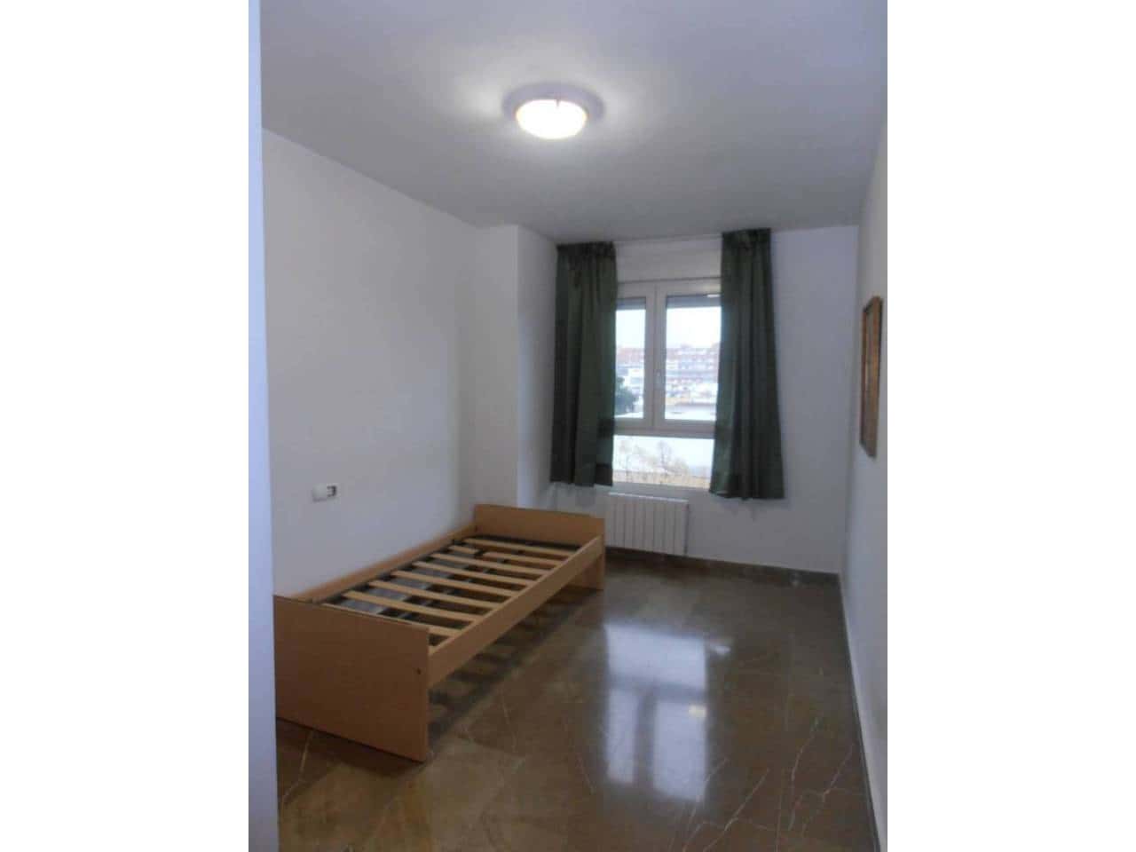 3 quarto Apartamento para arrendar em Granada cidade com piscina garagem - 1 000 € (Ref: 9819764)