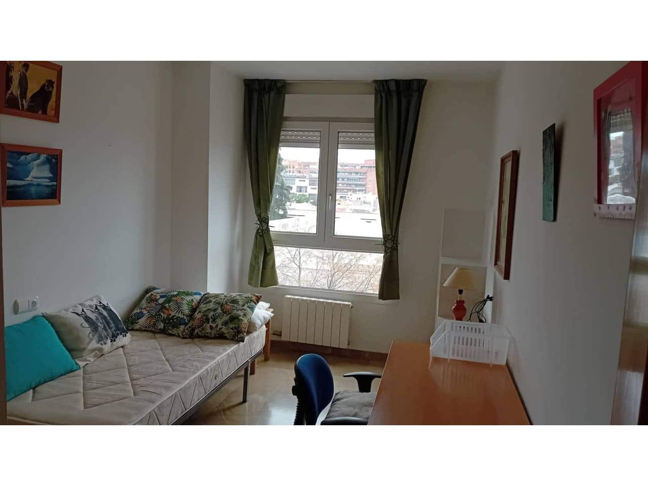 3 quarto Apartamento para arrendar em Granada cidade com piscina garagem - 1 000 € (Ref: 9819764)