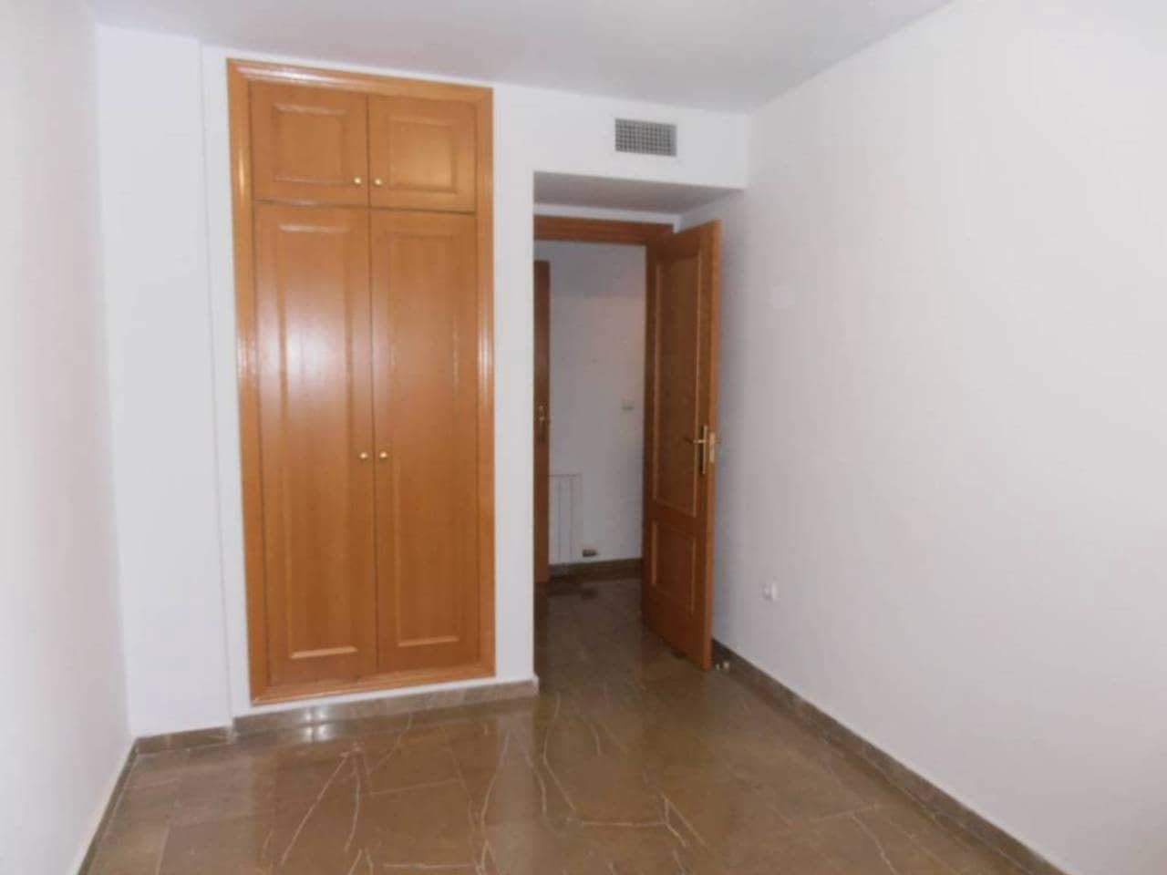 3 quarto Apartamento para arrendar em Granada cidade com piscina garagem - 1 000 € (Ref: 9819764)