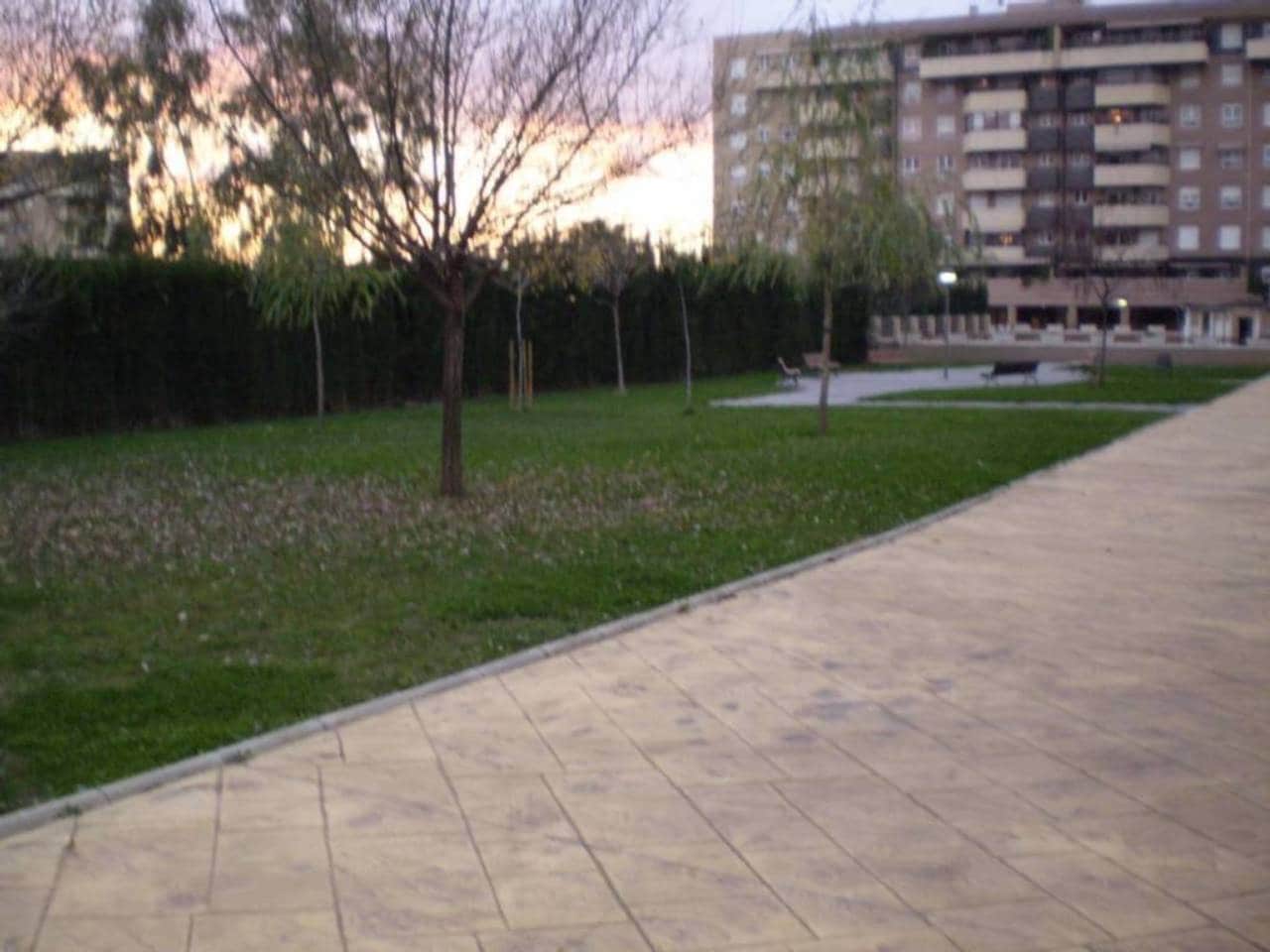 3 quarto Apartamento para arrendar em Granada cidade com piscina garagem - 1 000 € (Ref: 9819764)