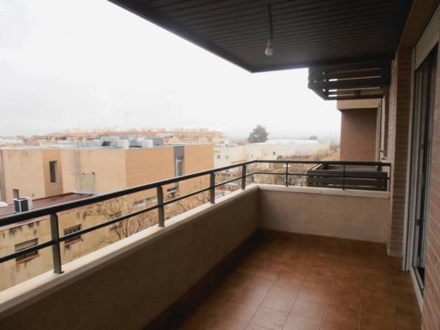 3 quarto Apartamento para arrendar em Granada cidade com piscina garagem - 1 000 € (Ref: 9819764)