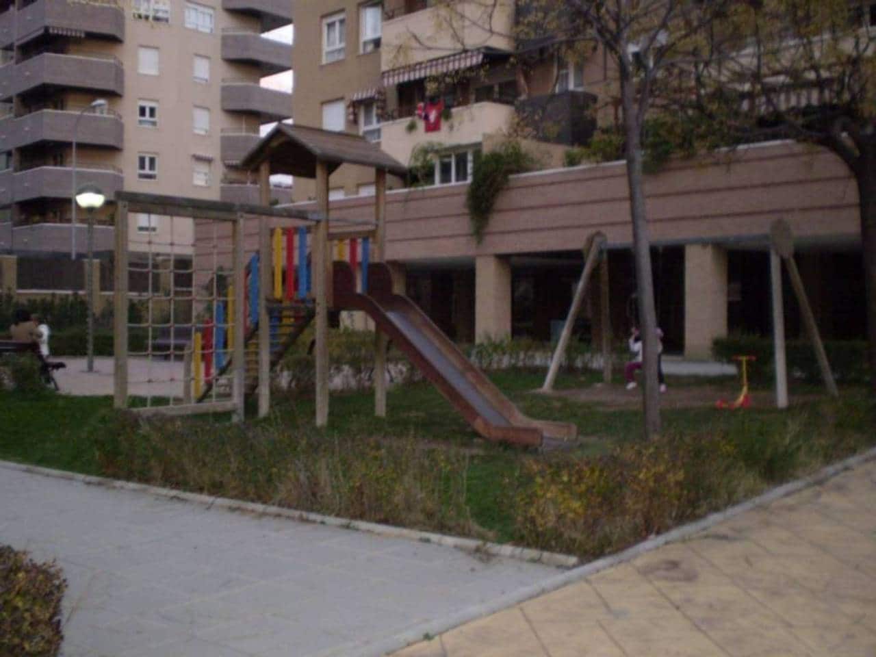 3 quarto Apartamento para arrendar em Granada cidade com piscina garagem - 1 000 € (Ref: 9819764)