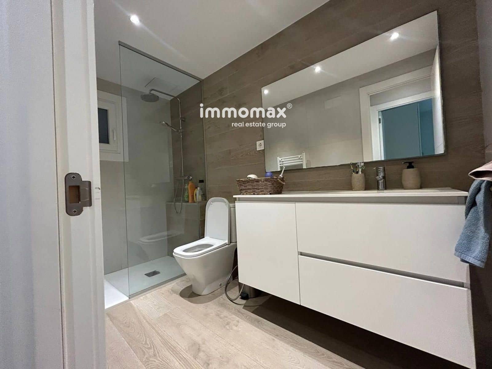 3 slaapkamer Flat te huur in Barcelona stad - € 2.500 (Ref: 10044199)