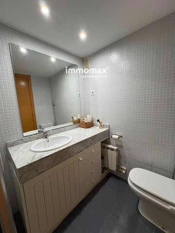 4 soveværelse Lejlighed til leje i Esplugues de Llobregat med garage - € 1.900 (Ref: 10104309)
