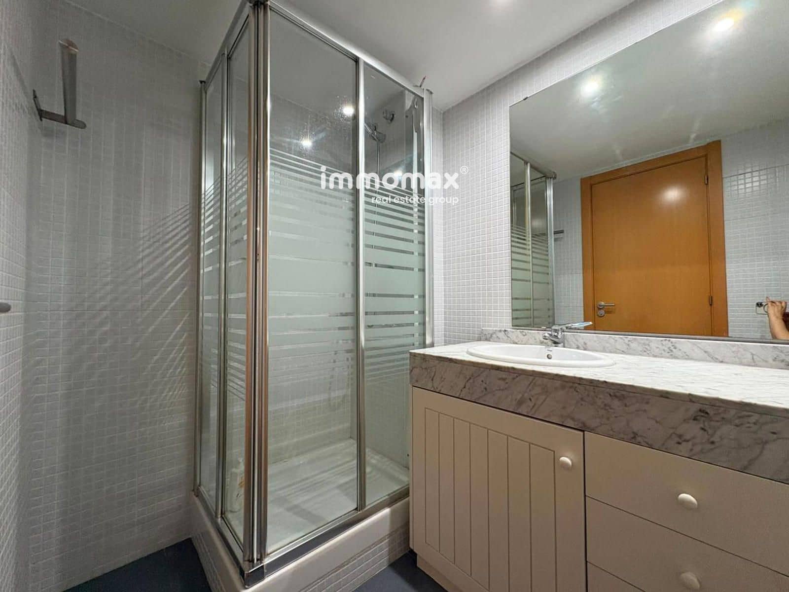 4 soveværelse Lejlighed til leje i Esplugues de Llobregat med garage - € 1.900 (Ref: 10104309)