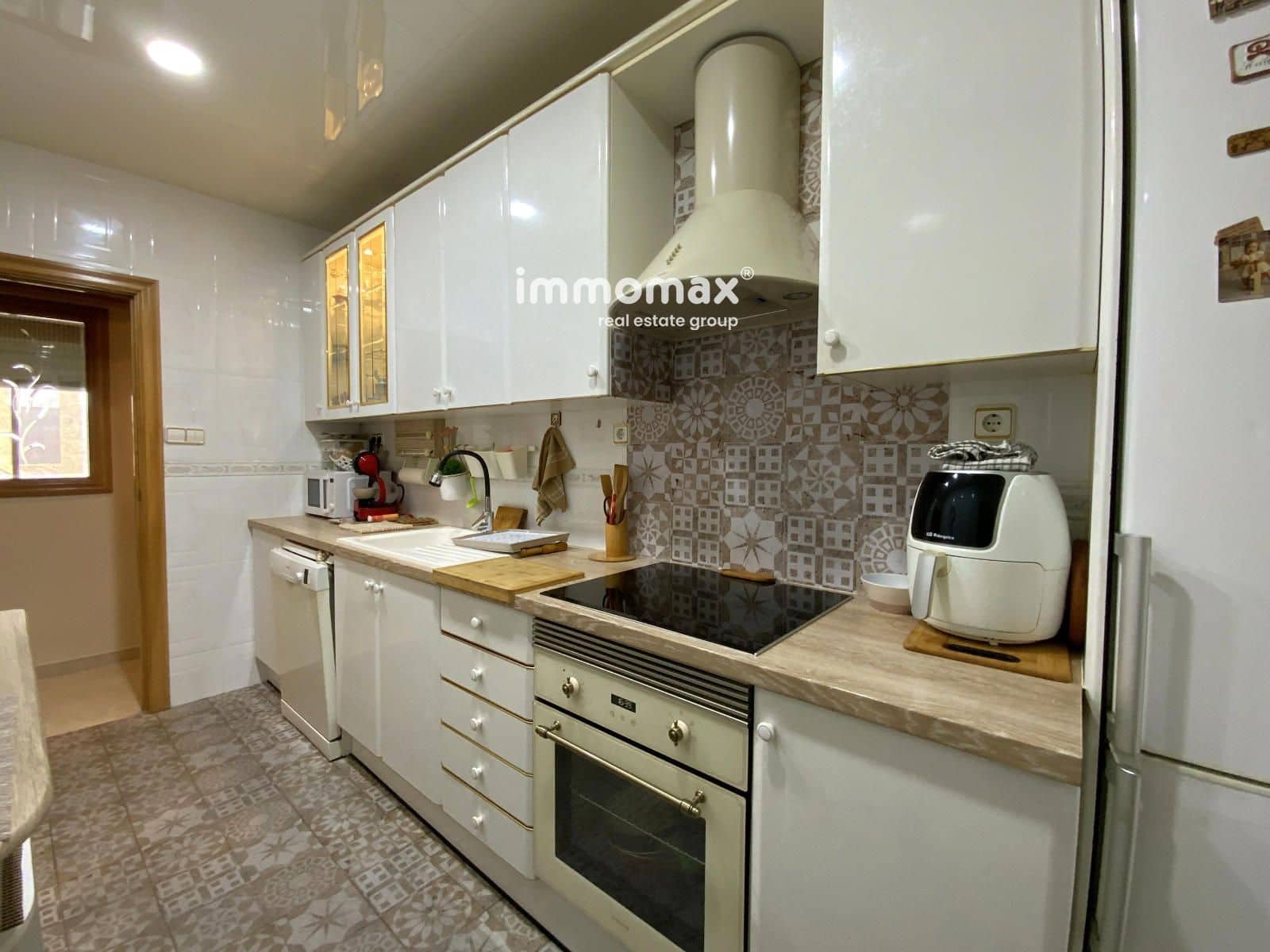 Piso de 3 habitaciones en L'Hospitalet de Llobregat en venta con garaje - 335.000 € (Ref: 10121062)