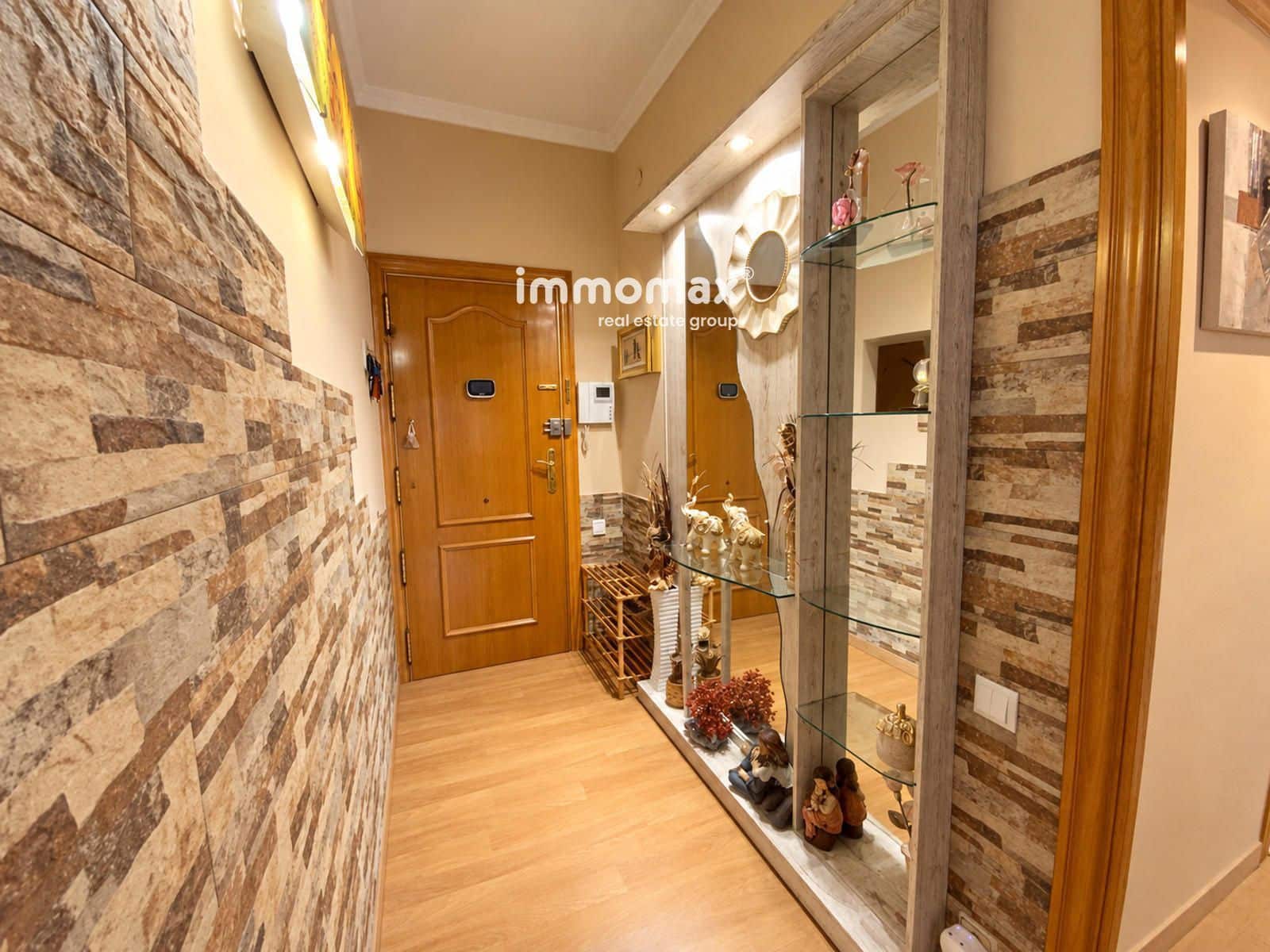 Piso de 3 habitaciones en L'Hospitalet de Llobregat en venta con garaje - 335.000 € (Ref: 10121062)