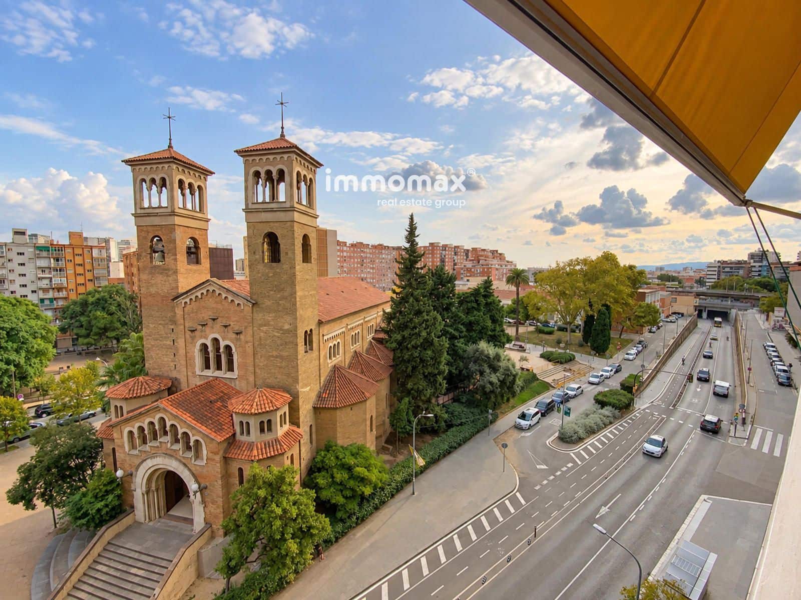 Piso de 3 habitaciones en L'Hospitalet de Llobregat en venta con garaje - 335.000 € (Ref: 10121062)