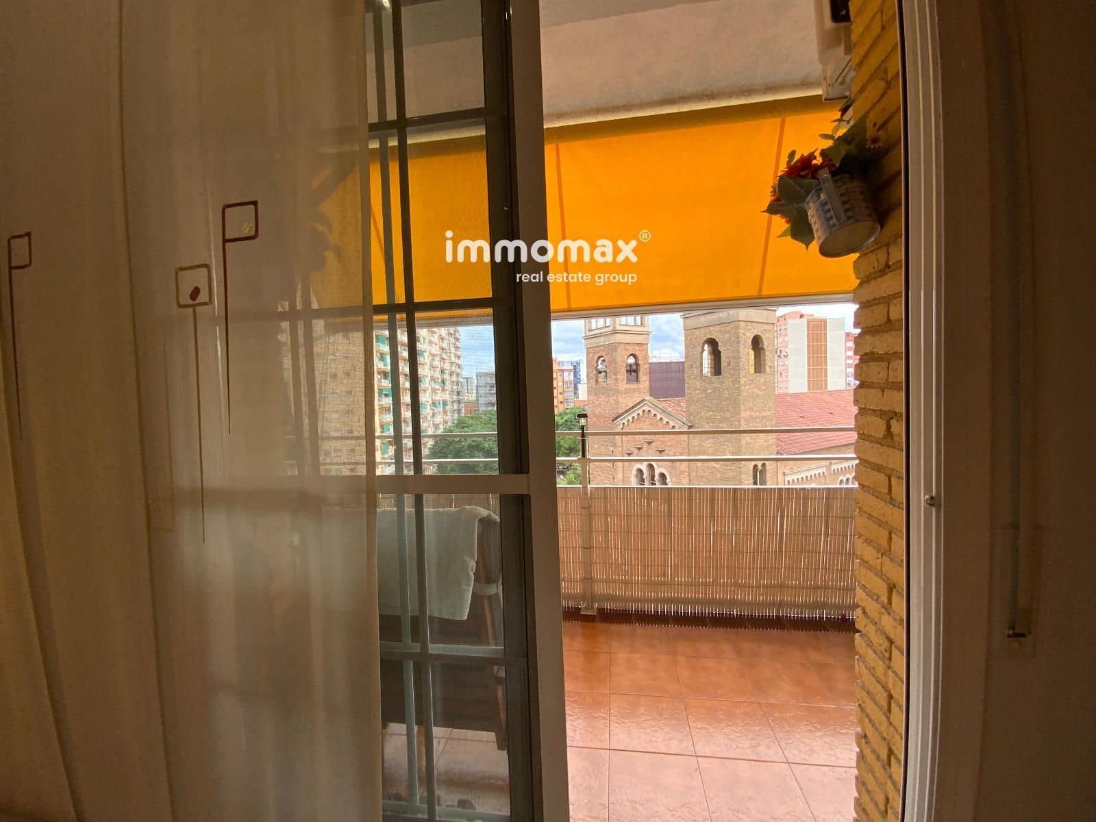 Piso de 3 habitaciones en L'Hospitalet de Llobregat en venta con garaje - 335.000 € (Ref: 10121062)