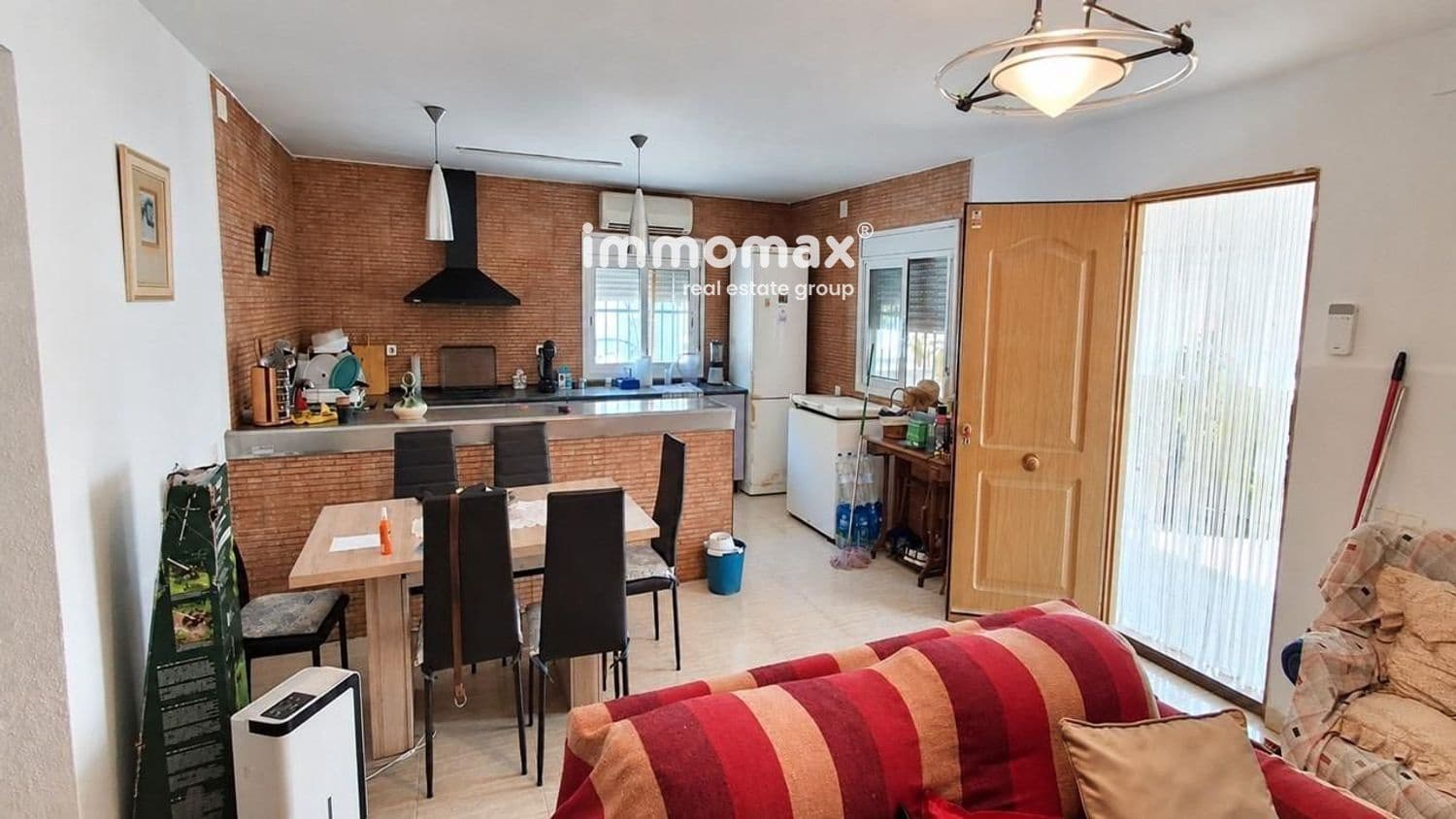 4 bedroom Villa for sale in Castellbisbal with garage - € 265,500 (Ref: 10158337)