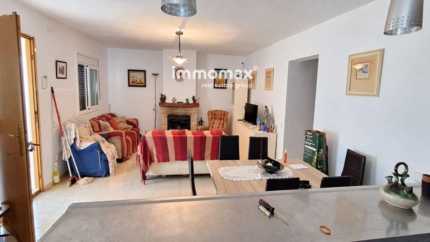 4 bedroom Villa for sale in Castellbisbal with garage - € 265,500 (Ref: 10158337)