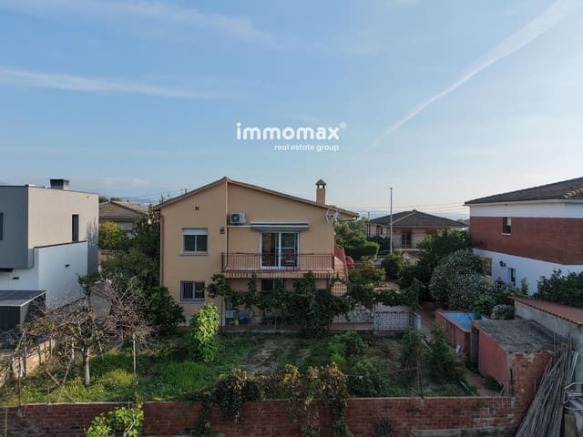 Chalet de 3 habitaciones en Lliçà d'Amunt en venta con piscina garaje - 299.900 € (Ref: 10160277)