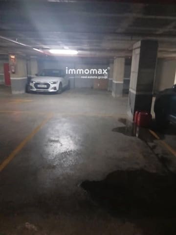 Garage for rent in Les Corts, Barcelona city - € 165 (Ref: 10165571)
