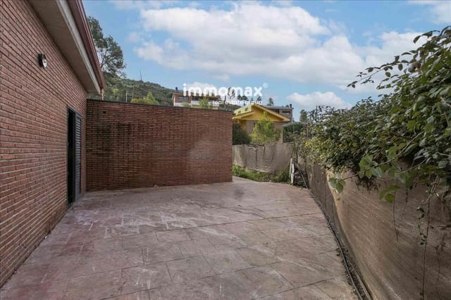 3 soveværelse Villa til salg i El Pont de Vilomara i Rocafort med garage - € 175.000 (Ref: 10167109)