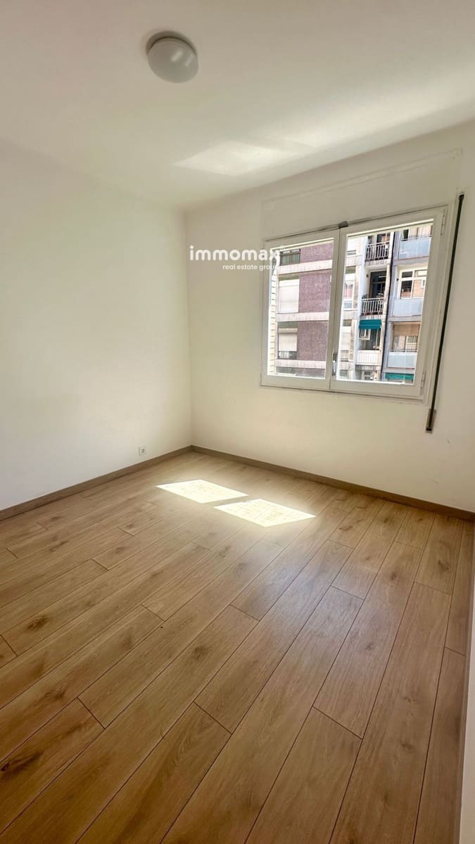 3 soveværelse Lejlighed til salg i Barcelona by - € 390.000 (Ref: 10175487)