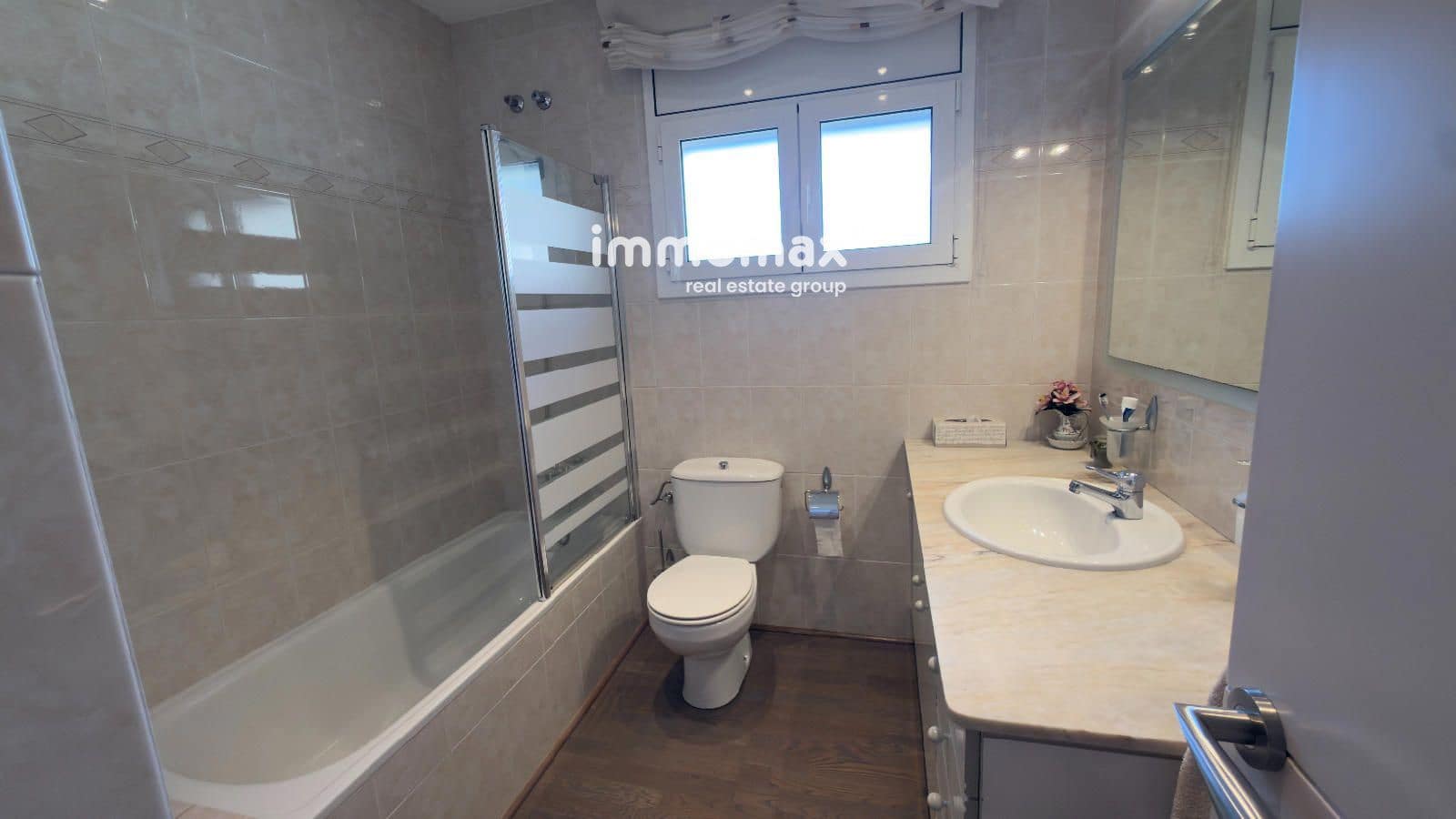 4 sypialnia Dom na sprzedaż w Llica d'Amunt z basenem garażem - 550 000 € (Ref: 10179626)