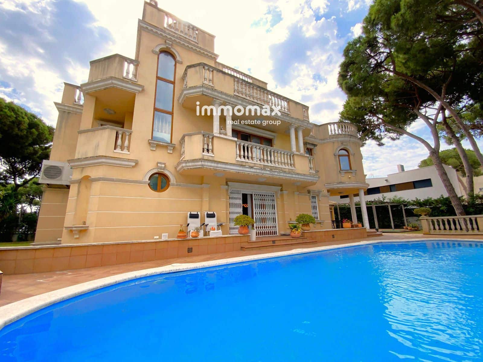 7 sypialnia Willa na sprzedaż w Castelldefels z basenem garażem - 3 290 000 € (Ref: 8045402)