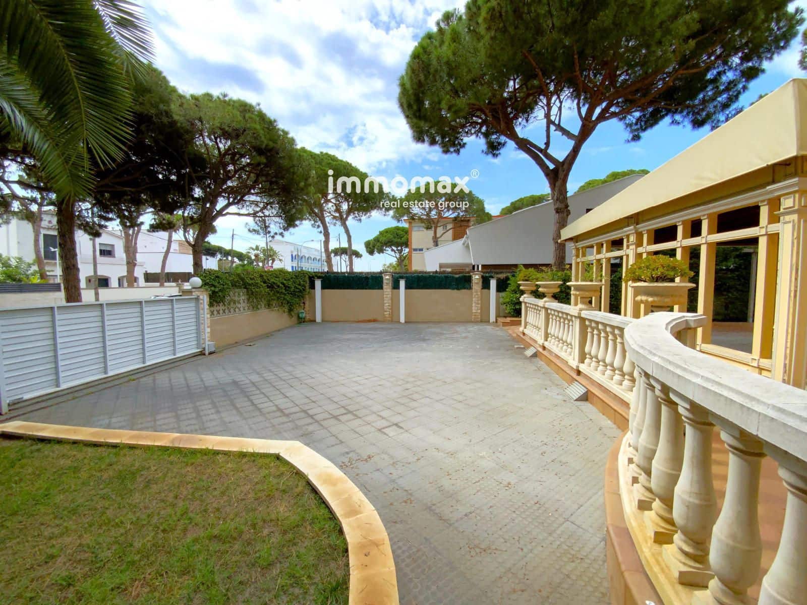 7 sypialnia Willa na sprzedaż w Castelldefels z basenem garażem - 3 290 000 € (Ref: 8045402)