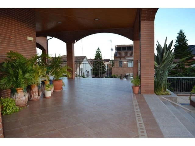 5 soverom Villa til salgs i Viladecans med svømmebasseng garasje - € 1 650 000 (Ref: 8045428)