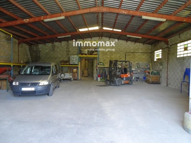Commercial for sale in Caseres with garage - € 315,000 (Ref: 8048092)