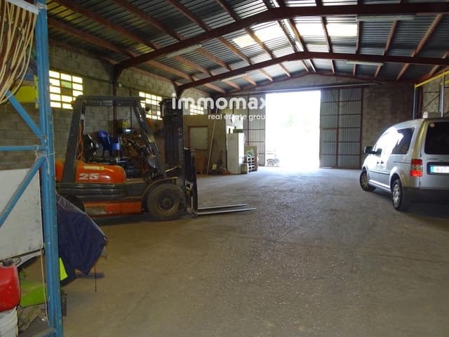 Commercial for sale in Caseres with garage - € 315,000 (Ref: 8048092)