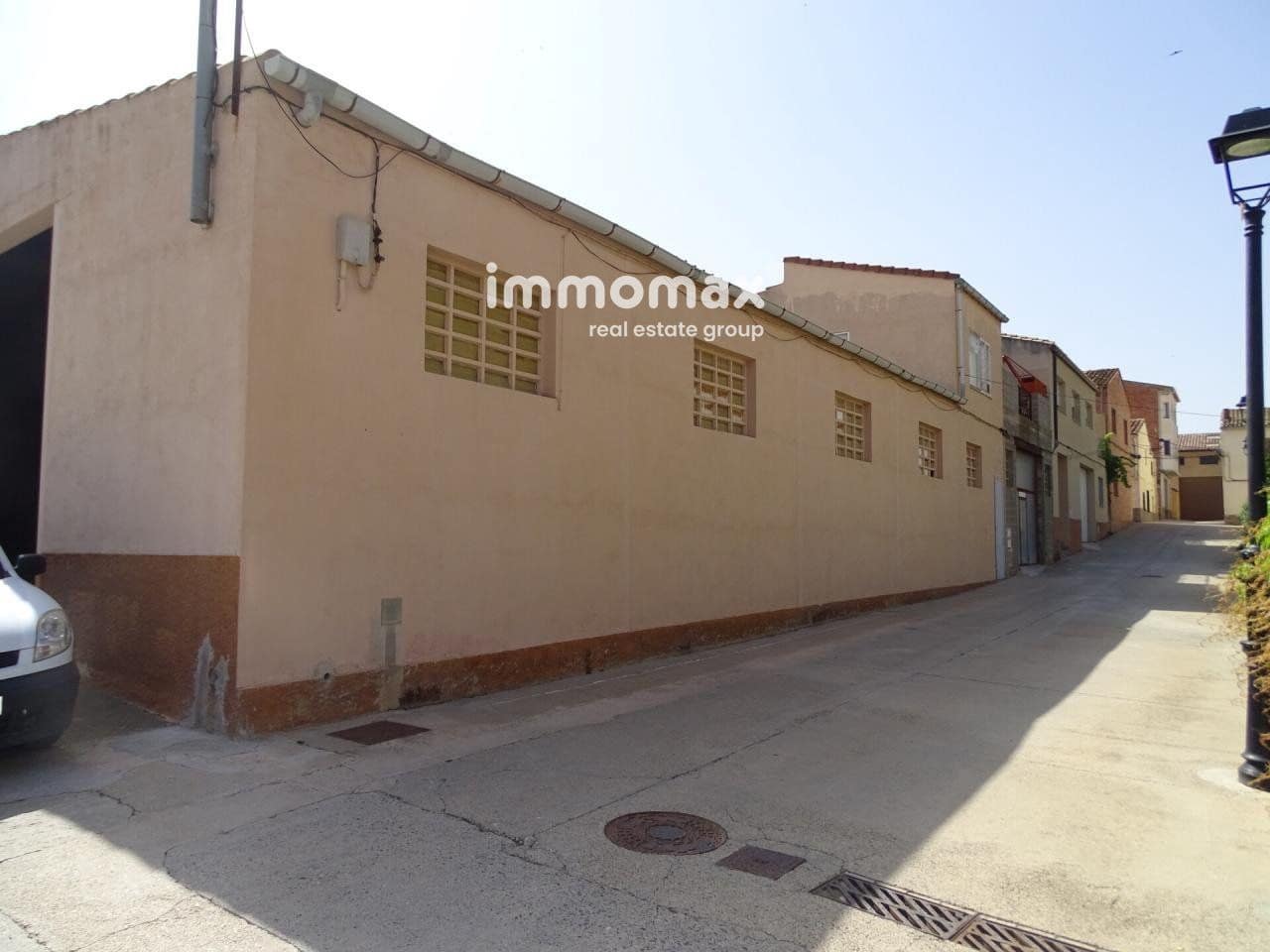 Commercial for rent in Caseres with garage - € 1,300 (Ref: 8048095)
