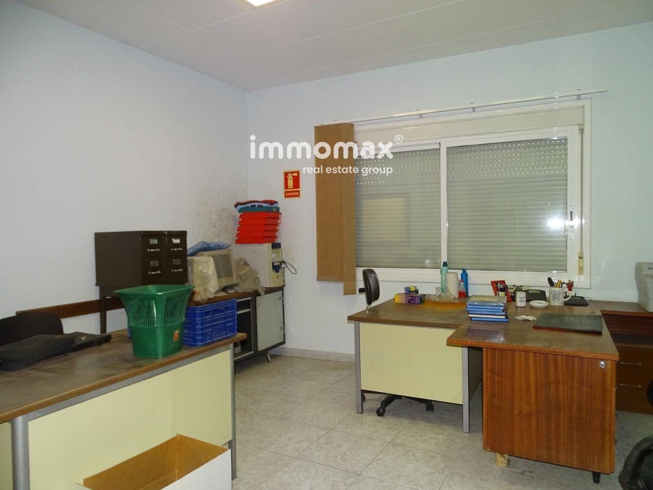 Commercial for rent in Caseres with garage - € 1,300 (Ref: 8048095)
