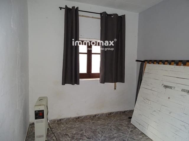 6 soverom Villa til salgs i Els Reguers, Tortosa med garasje - € 78 000 (Ref: 8050294)