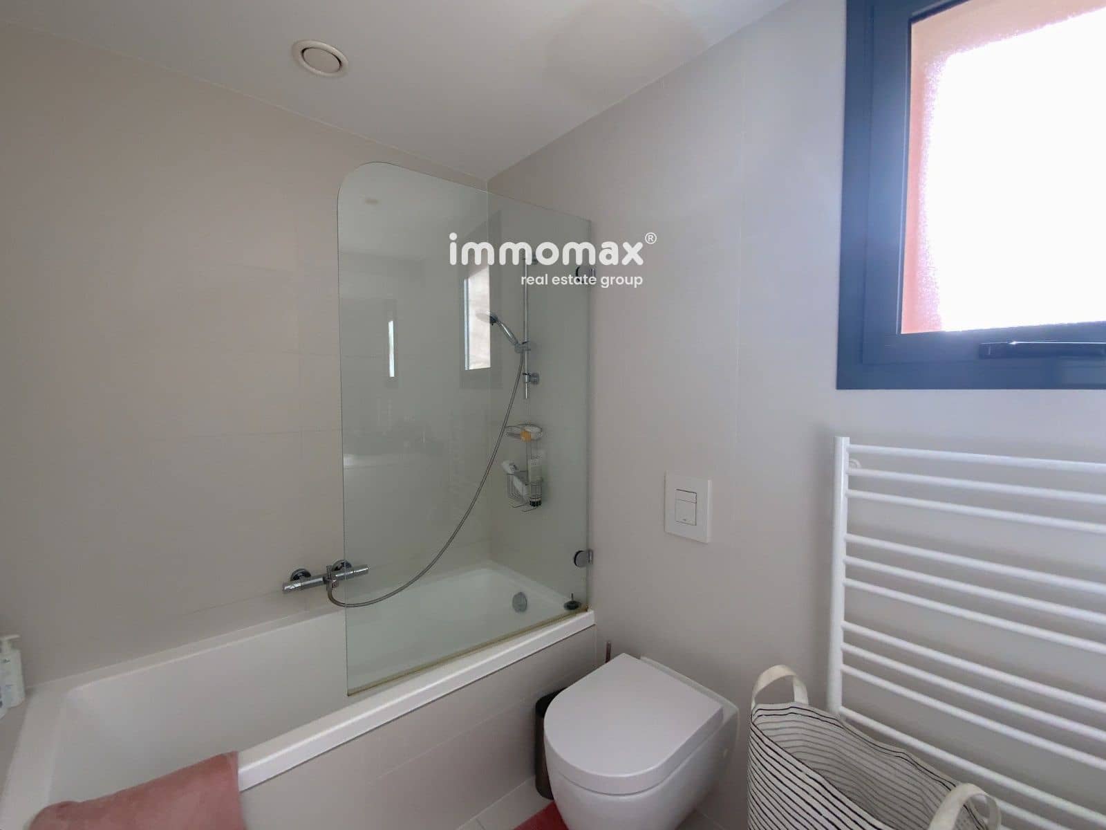 4 bedroom Townhouse for rent in Gava with pool garage - € 6,700 (Ref: 8052743)