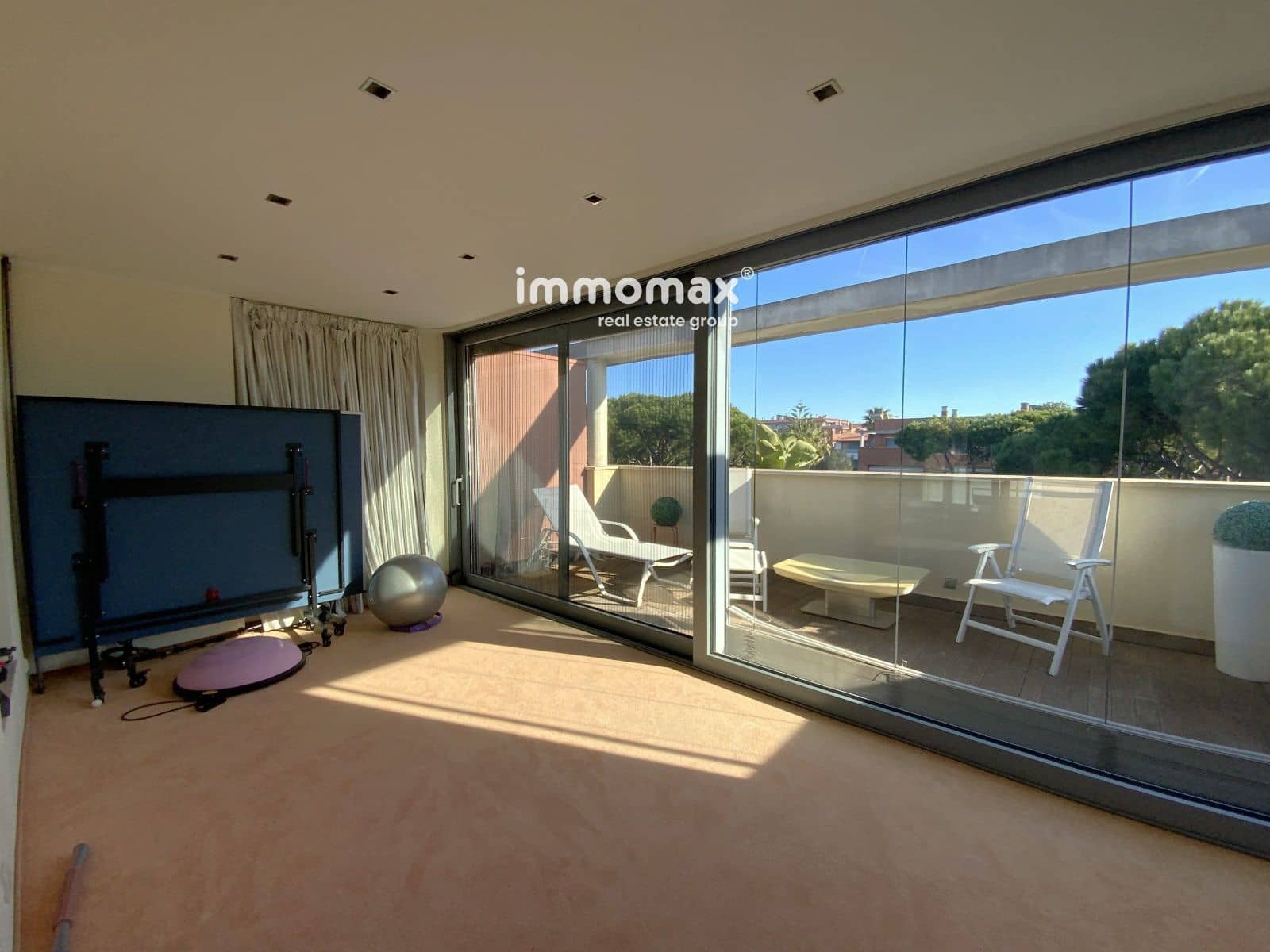 4 bedroom Townhouse for rent in Gava with pool garage - € 6,700 (Ref: 8052743)