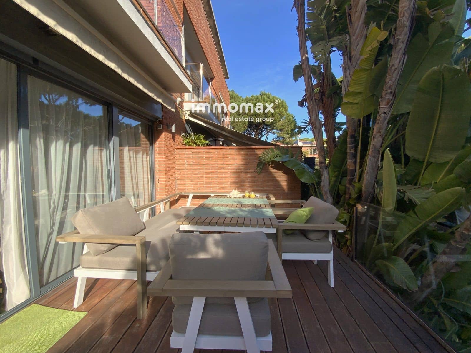 4 bedroom Townhouse for rent in Gava with pool garage - € 6,700 (Ref: 8052743)