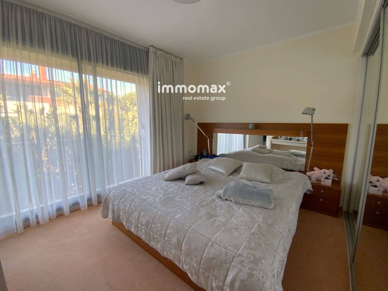 4 bedroom Townhouse for rent in Gava with pool garage - € 6,700 (Ref: 8052743)