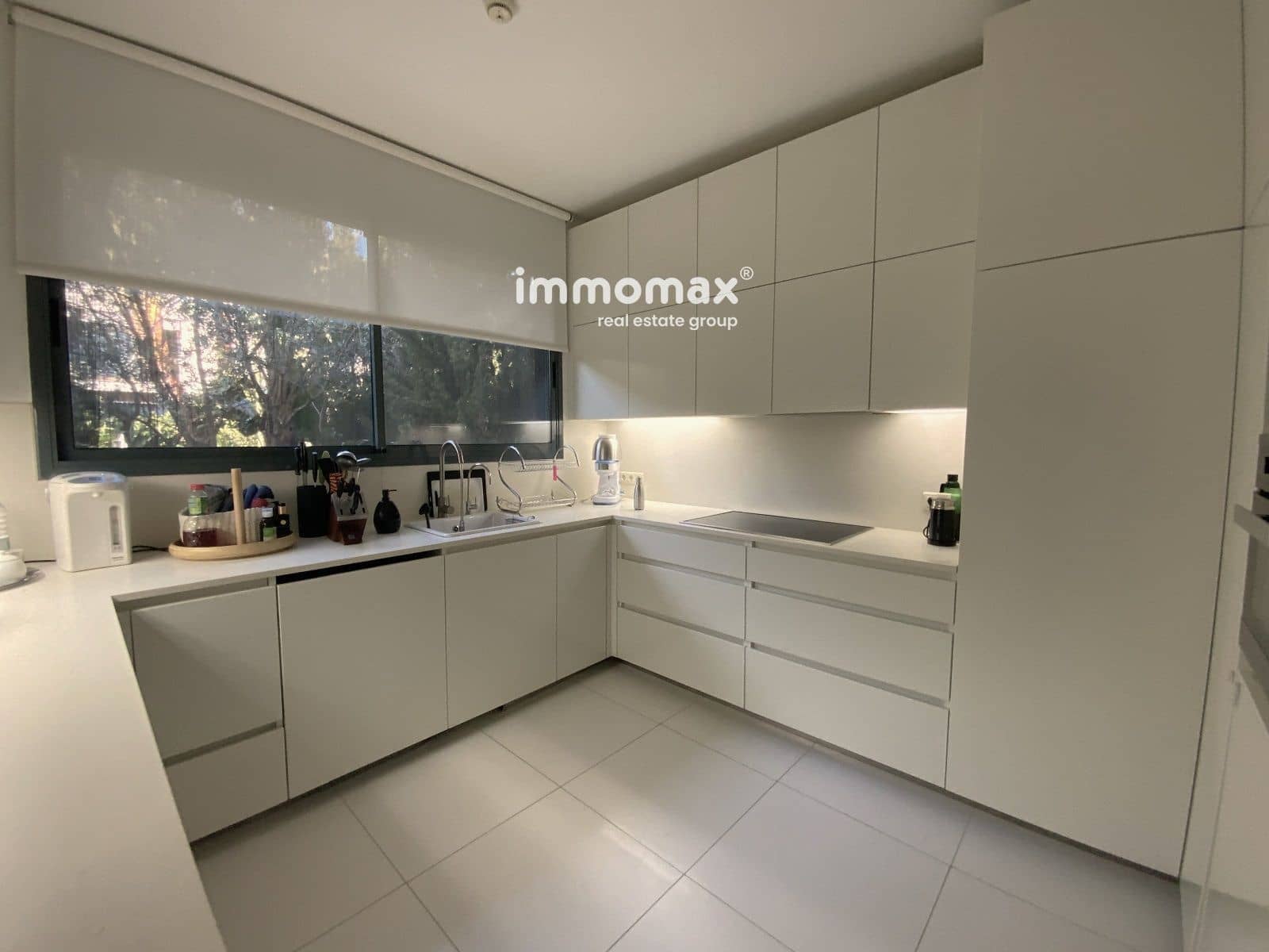 4 bedroom Townhouse for rent in Gava with pool garage - € 6,700 (Ref: 8052743)