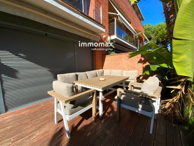 Maison de Ville de 4 chambres à louer à Gavà avec piscine garage - 6 700 € (Ref: 8052743)