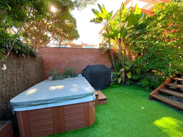 Maison de Ville de 4 chambres à louer à Gavà avec piscine garage - 6 700 € (Ref: 8052743)